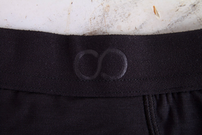 Moodies slip hipster